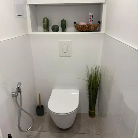 Apartament Cosy Avec Terrasse, Proche Plages & Palais *