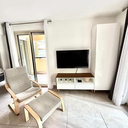 Apartmán Cosy Avec Terrasse, Proche Plages & Palais *
