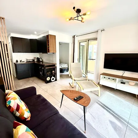 Cosy Avec Terrasse, Proche Plages & Palais Apartament *